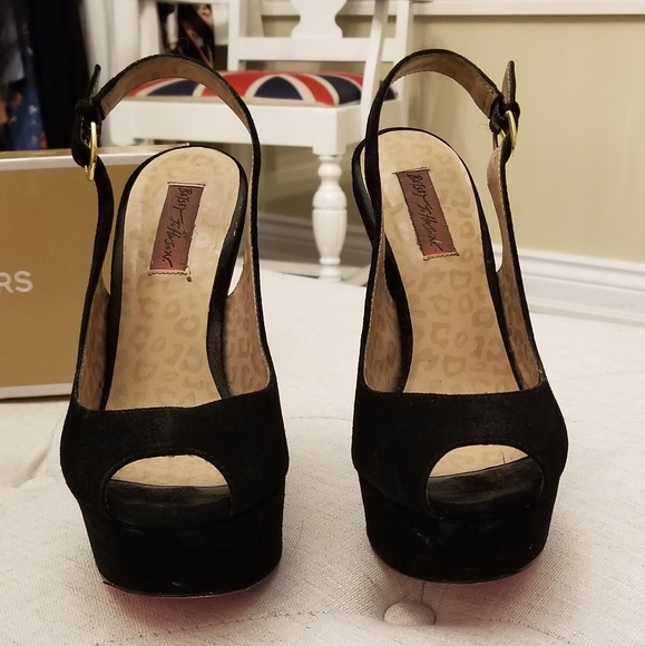 Shoes - Picture 3 of 4